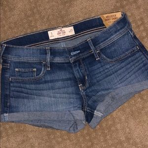 NWT Hollister short shorts. Size 5, w27.